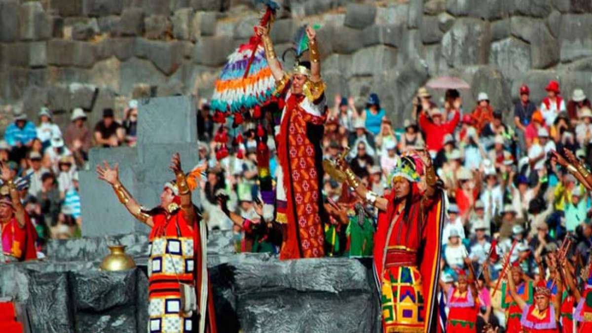 Feiern Sie den Unabhängigkeitstag Perus, ein Land mit einer bewegten Geschichte, das 1821 seine Freiheit von der spanischen Kolonialherrschaft erlangte.