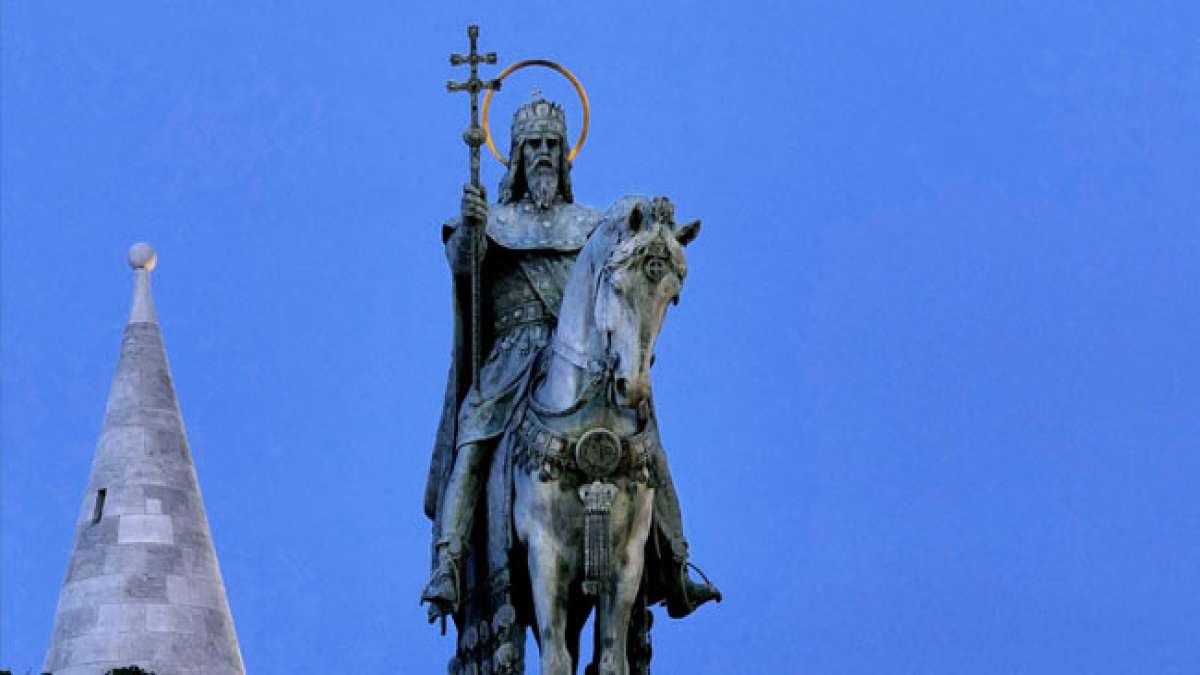 Das Fest wurde nach 1083 eingeführt, als Papst Gregor VII. den ungarischen König Istvan I. für seinen besonderen missionarischen Beitrag heilig sprach. Das Fest wurde nach 1083 eingeführt, als Papst Gregor VII. den ungarischen König Istvan I. für seinen besonderen missionarischen Beitrag heilig sprach.