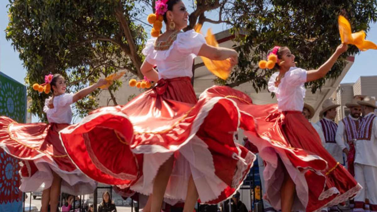 Feiern Sie Mexikos Unabhängigkeitstag mit einem farbenfrohen Fest voller Freude, Traditionen und einem Hauch von Geschichte.