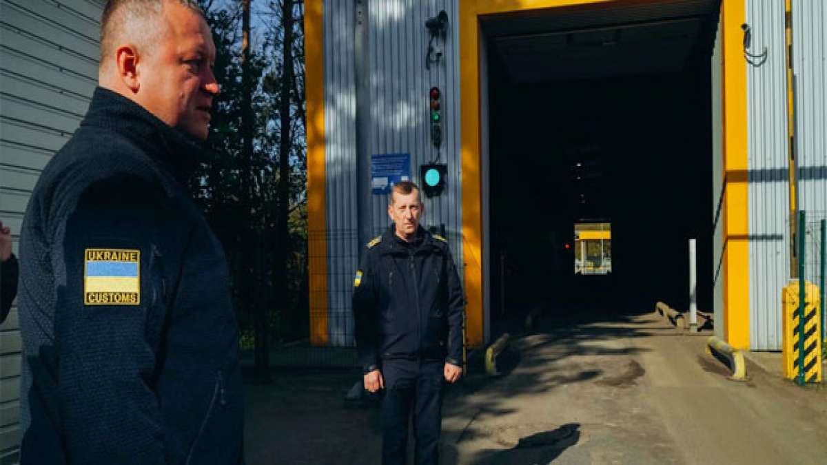 Wir gratulieren allen Zollbeamten herzlich und wünschen ihnen weiterhin Erfolg und Gesundheit in ihrer wichtigen Aufgabe.