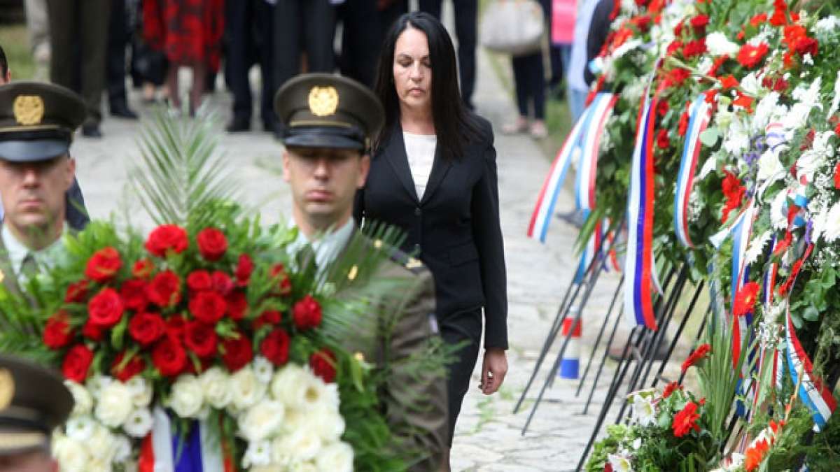Feiern Sie den Tag des antifaschistischen Kampfes in Kroatien am 22. Juni, ein wichtiger Feiertag zur Erinnerung an den Beginn des antifaschistischen Widerstands im Zweiten Weltkrieg. Feiern Sie den Tag des antifaschistischen Kampfes in Kroatien am 22. Juni, ein wichtiger Feiertag zur Erinnerung an den Beginn des antifaschistischen Widerstands im Zweiten Weltkrieg.