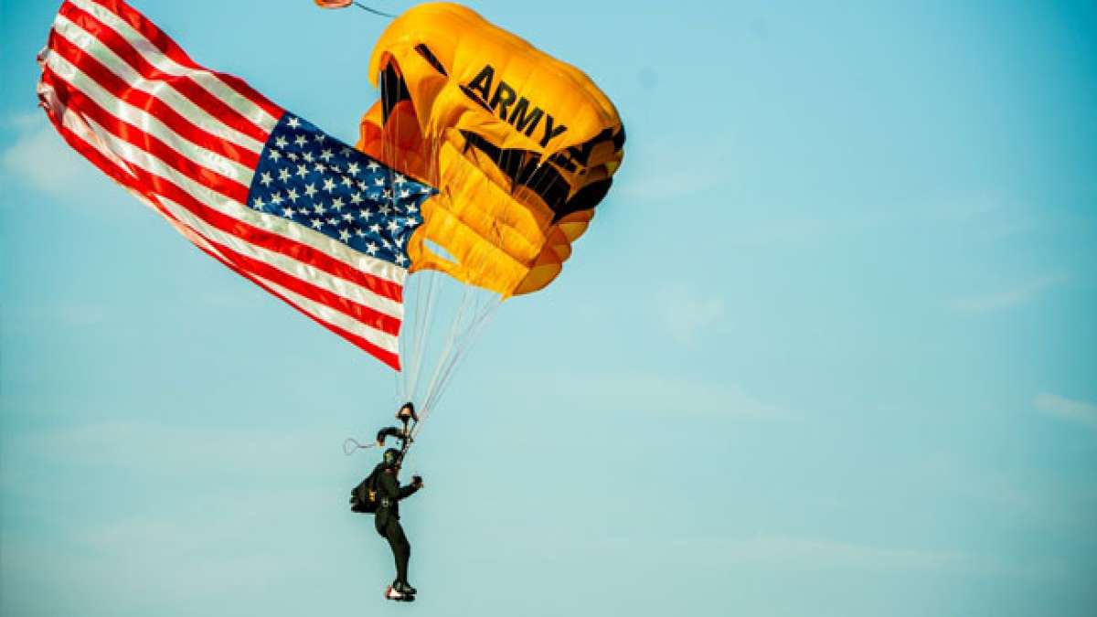 Treten Sie in die Fußstapfen von Präsident George W. Bush und gedenken Sie diesen mutigen Soldaten, die Amerika in der Vergangenheit und Gegenwart gedient haben. Treten Sie in die Fußstapfen von Präsident George W. Bush und gedenken Sie diesen mutigen Soldaten, die Amerika in der Vergangenheit und Gegenwart gedient haben.