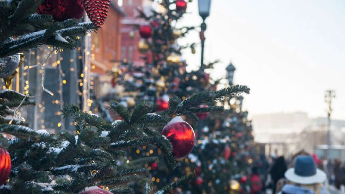 Erleben Sie die faszinierende Geschichte der orthodoxen Weihnacht in den USA, die auf die Zeiten von Cäsar Augustus zurückgeht und die Geburt Jesu in Bethlehem feiert. Erleben Sie die faszinierende Geschichte der orthodoxen Weihnacht in den USA, die auf die Zeiten von Cäsar Augustus zurückgeht und die Geburt Jesu in Bethlehem feiert.