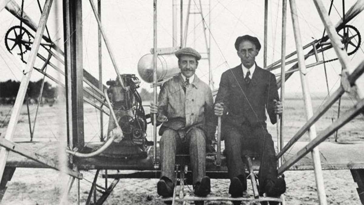 Feiern Sie die Pioniere der Luftfahrt: Der Tag der Gebrüder Wright, ein nationaler Feiertag in den USA, erinnert an die bahnbrechenden Flüge von Orville und Wilbur Wright am 17. Dezember 1903, die die Geschichte der Luftfahrt für immer veränderten.