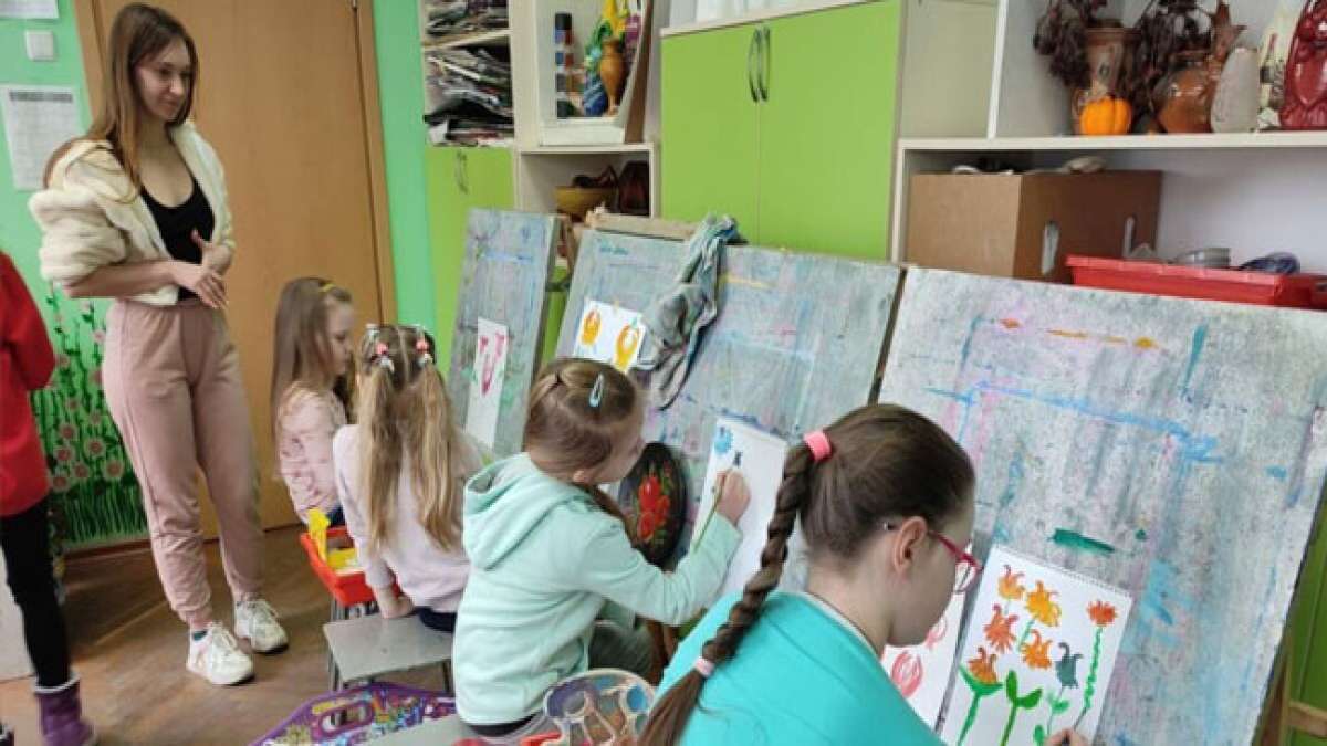 Feiern Sie den Tag der außerschulischen Bildung am 25. September und tauchen Sie ein in eine vielseitige Feierlichkeit für Schüler, Lehrer und Kreativzentren, die junge Menschen durch Kunst, Sport und Kultur inspiriert und fördert.