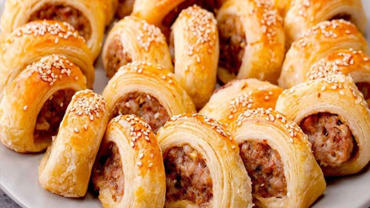Entdecken Sie die Faszination der Fleischhüllen, die sich von der Antike bis ins moderne Frankreich erstreckt, und erleben Sie die Vielfalt dieses köstlichen Snacks, sei es als Mitnahme in Bäckereien oder als beeindruckende Buffetoption.