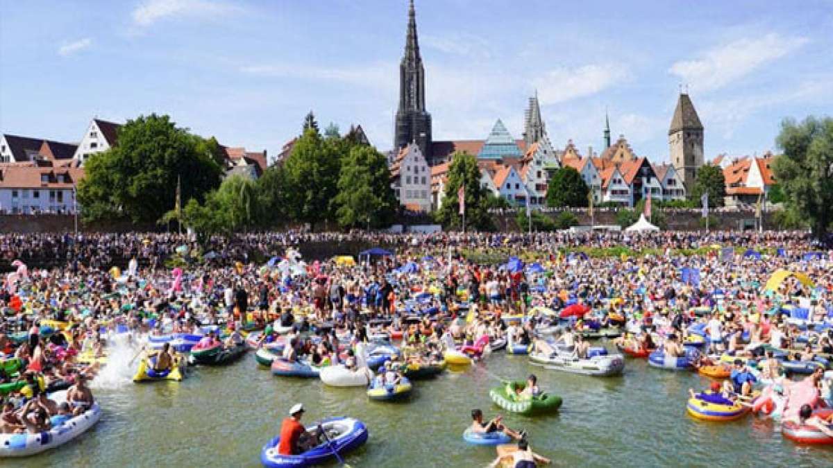Die Schwörwoche in Ulm wird zu einem lebendigen Fest der Geschichte und Kultur, das die Gemeinschaft in einen harmonischen Rausch der Tradition eintaucht.