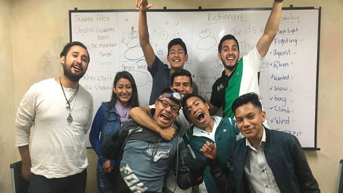 Dieser Tag unterstreicht die entscheidende Rolle der Lehrer bei der Erziehung von Kindern und Jugendlichen für das Gemeinwohl und die menschliche Entwicklung.