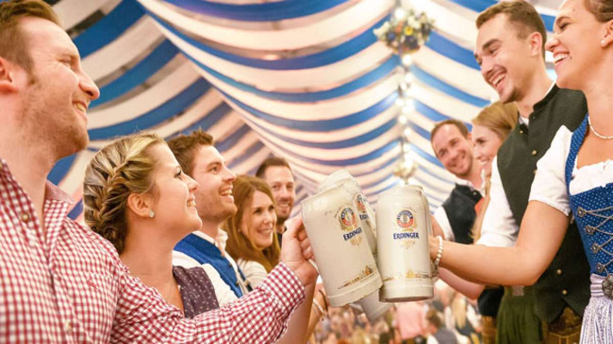 Genießen Sie das einladende Flair des Herbstfestes Erding, das seit 1816 Tradition und Vergnügen vereint. Genießen Sie das einladende Flair des Herbstfestes Erding, das seit 1816 Tradition und Vergnügen vereint.