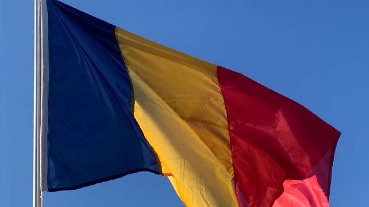 Feiern Sie den rumänischen Flaggentag am 26. Juni und entdecken Sie die Bedeutung der blau-gelb-roten Trikolore.