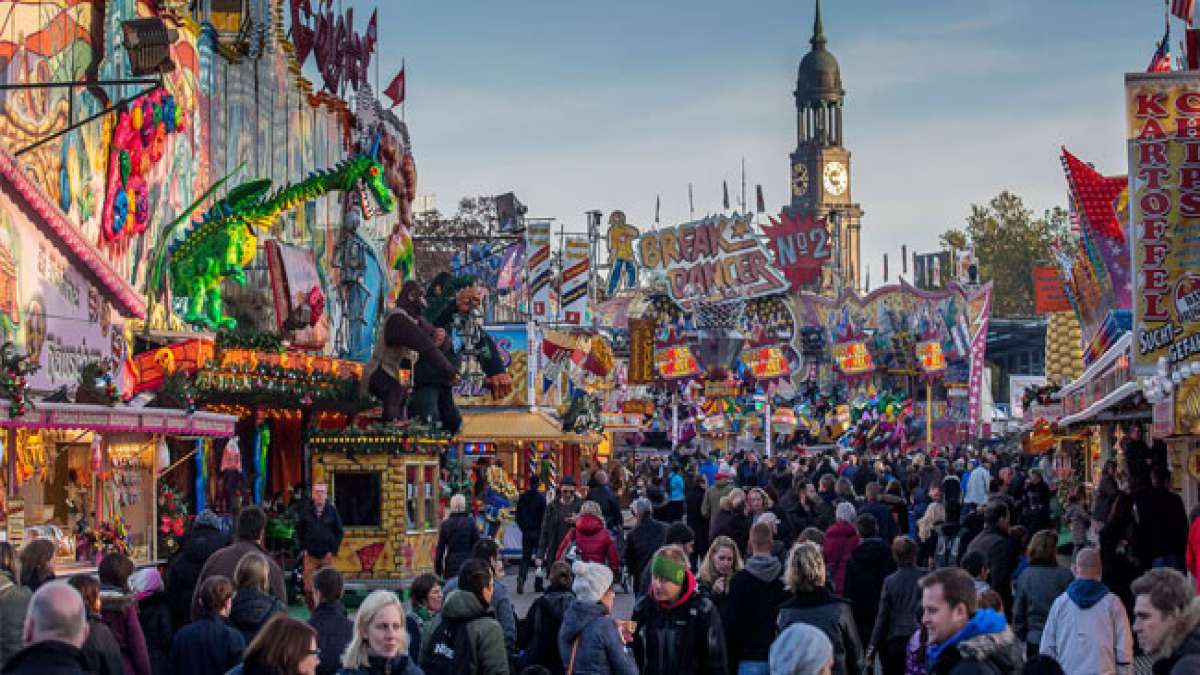 Mit seinen drei jährlichen Messen, darunter der Frühlingsdom, ist es Deutschlands größtes und längstes Volksfest, das jährlich zehn Millionen Besucher anzieht und mit spektakulären Feuerwerken und Laser-Shows beeindruckt.