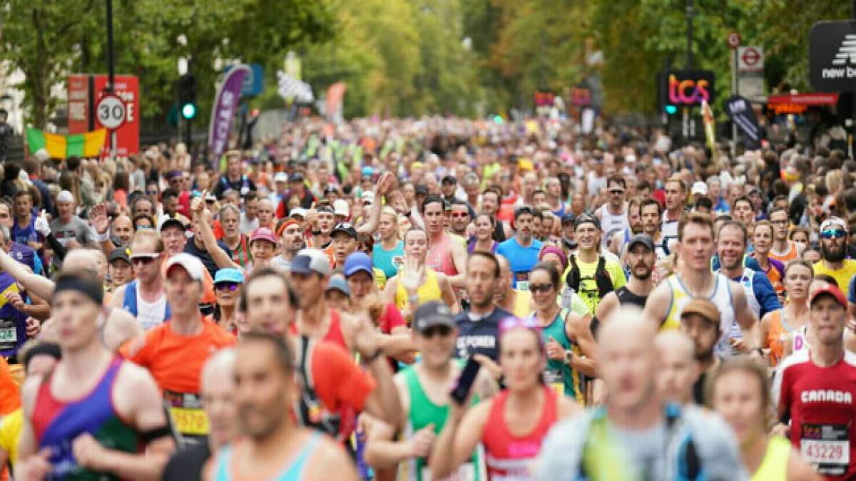 Erleben Sie den faszinierenden Hamburg-Marathon, ein jährliches Laufevent durch die pulsierenden Straßen der Hansestadt. Erleben Sie den faszinierenden Hamburg-Marathon, ein jährliches Laufevent durch die pulsierenden Straßen der Hansestadt.