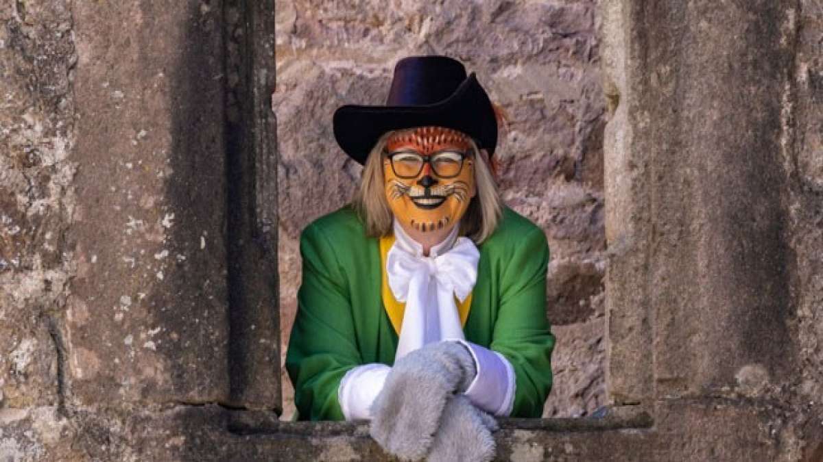 Tauchen Sie ein in die Welt des Puppenspiels in Steinau an der Straße, einer Stadt mit einer langen Tradition und hohem Bekanntheitsgrad in der Puppenspielkunst. Tauchen Sie ein in die Welt des Puppenspiels in Steinau an der Straße, einer Stadt mit einer langen Tradition und hohem Bekanntheitsgrad in der Puppenspielkunst.