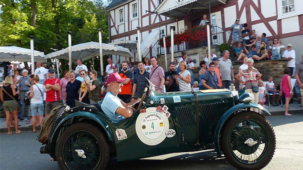 Tauchen Sie ein in die Geschichte und das Wir-Gefühl von Burbach bei einem abwechslungsreichen Programm für die ganze Familie. Tauchen Sie ein in die Geschichte und das Wir-Gefühl von Burbach bei einem abwechslungsreichen Programm für die ganze Familie.