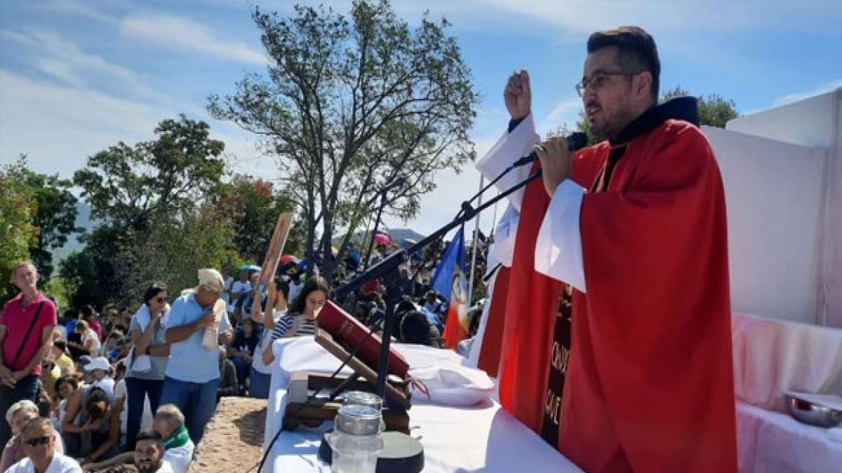 Erfahren Sie mehr über das Fest der Kreuzerhöhung am 13. September und seine Bedeutung für die Christenheit. Erfahren Sie mehr über das Fest der Kreuzerhöhung am 13. September und seine Bedeutung für die Christenheit.
