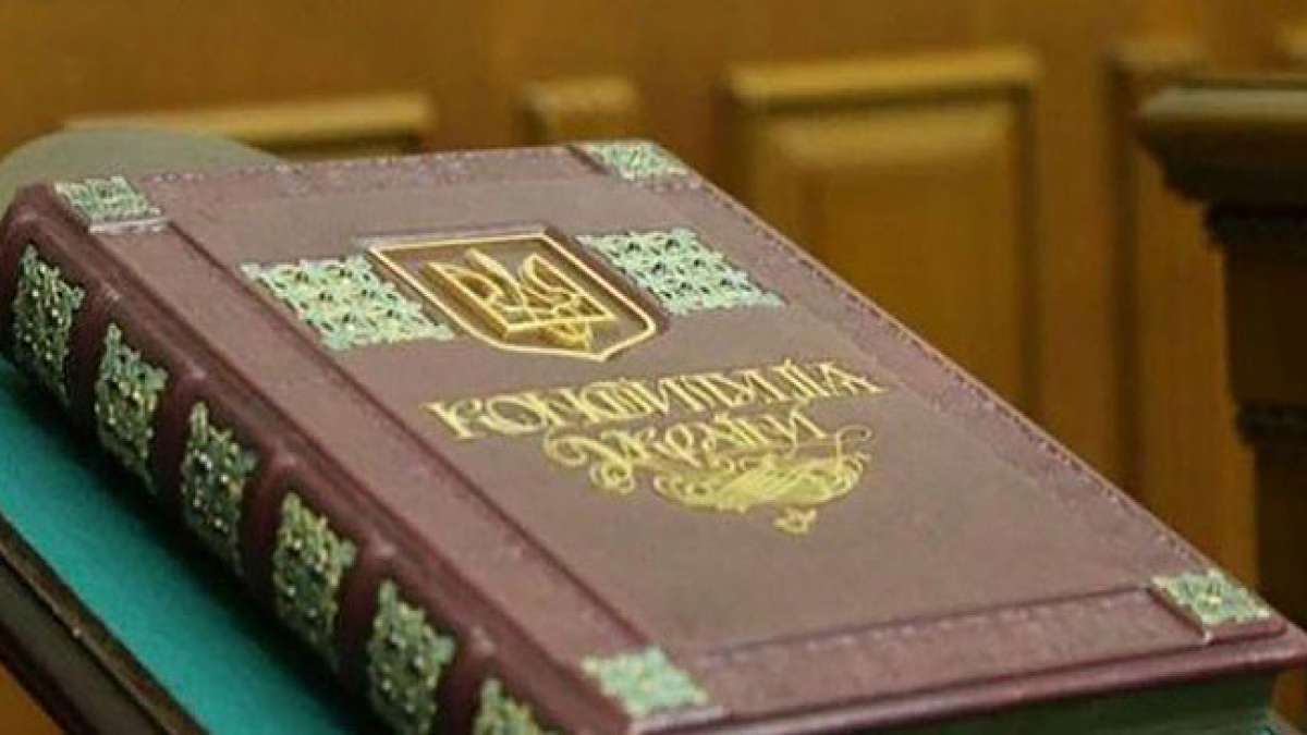 Feiern Sie den ukrainischen Tag der Verfassung am 28. Juni und gedenken Sie der historischen Verabschiedung der Verfassung im Jahr 1996. Feiern Sie den ukrainischen Tag der Verfassung am 28. Juni und gedenken Sie der historischen Verabschiedung der Verfassung im Jahr 1996.