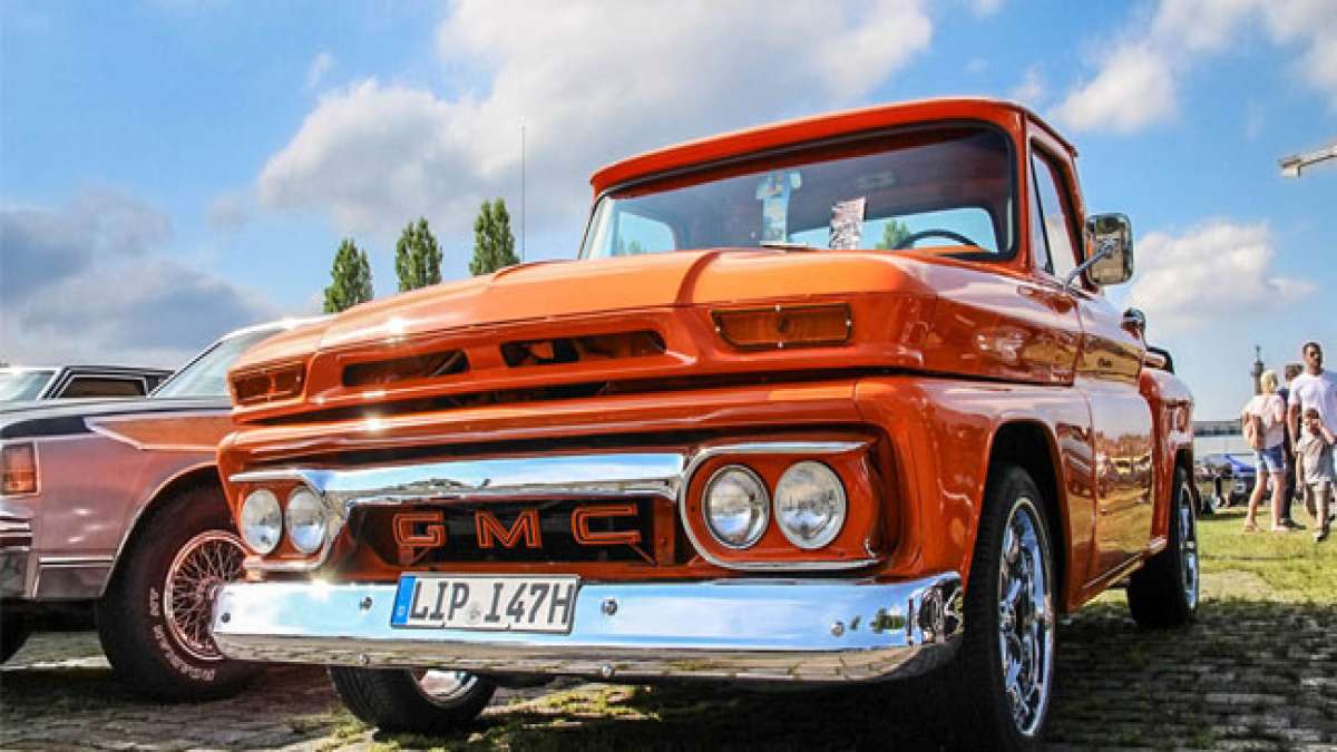 Tauchen Sie ein in die faszinierende Welt der amerikanischen Autokultur bei der jährlichen Street Mag Show in Hannover, einem absoluten Highlight für Liebhaber von US Cars. Tauchen Sie ein in die faszinierende Welt der amerikanischen Autokultur bei der jährlichen Street Mag Show in Hannover, einem absoluten Highlight für Liebhaber von US Cars.