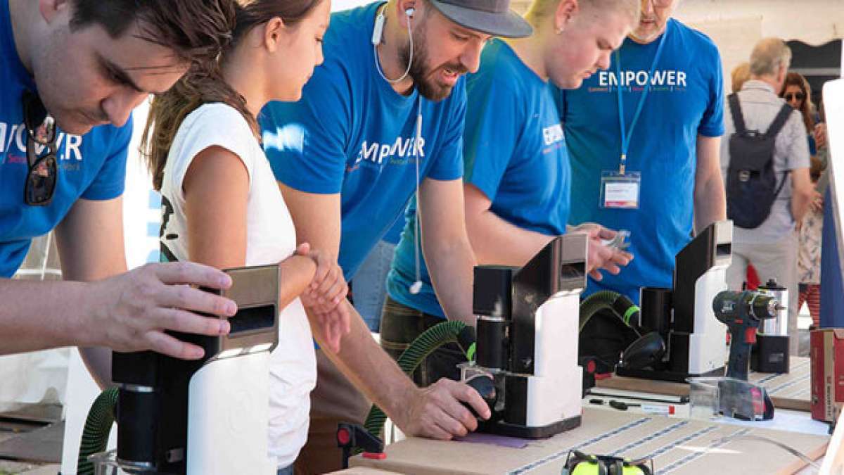 Tauchen Sie ein in die faszinierende Welt der Forschung, entdecken Sie innovative Projekte und nehmen Sie an interaktiven Mitmachaktionen teil. Tauchen Sie ein in die faszinierende Welt der Forschung, entdecken Sie innovative Projekte und nehmen Sie an interaktiven Mitmachaktionen teil.