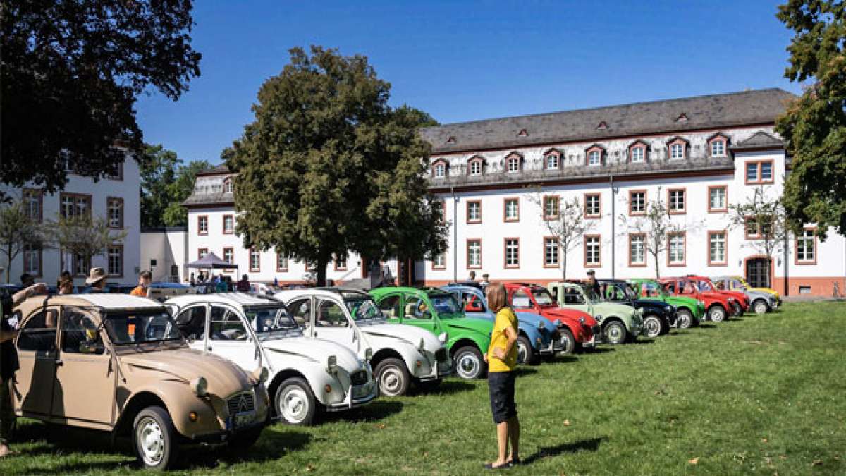 Erleben Sie Old- und Youngtimer, Führungen, Kinderspaß, Live-Musik und kulinarische Köstlichkeiten in historischer Atmosphäre der Zitadelle Mainz. Erleben Sie Old- und Youngtimer, Führungen, Kinderspaß, Live-Musik und kulinarische Köstlichkeiten in historischer Atmosphäre der Zitadelle Mainz.