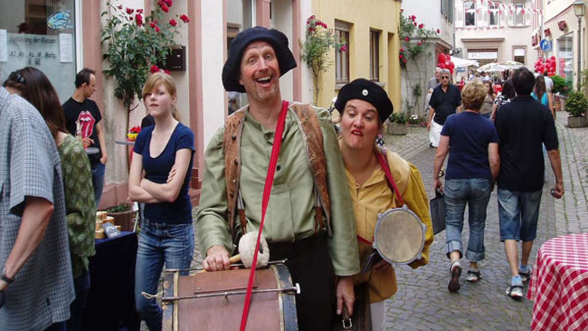 Erleben Sie die prachtvollen Eltviller Rosentage, ein Fest der Sinne im Herzen der Sekt- und Rosenstadt! Erleben Sie die prachtvollen Eltviller Rosentage, ein Fest der Sinne im Herzen der Sekt- und Rosenstadt!