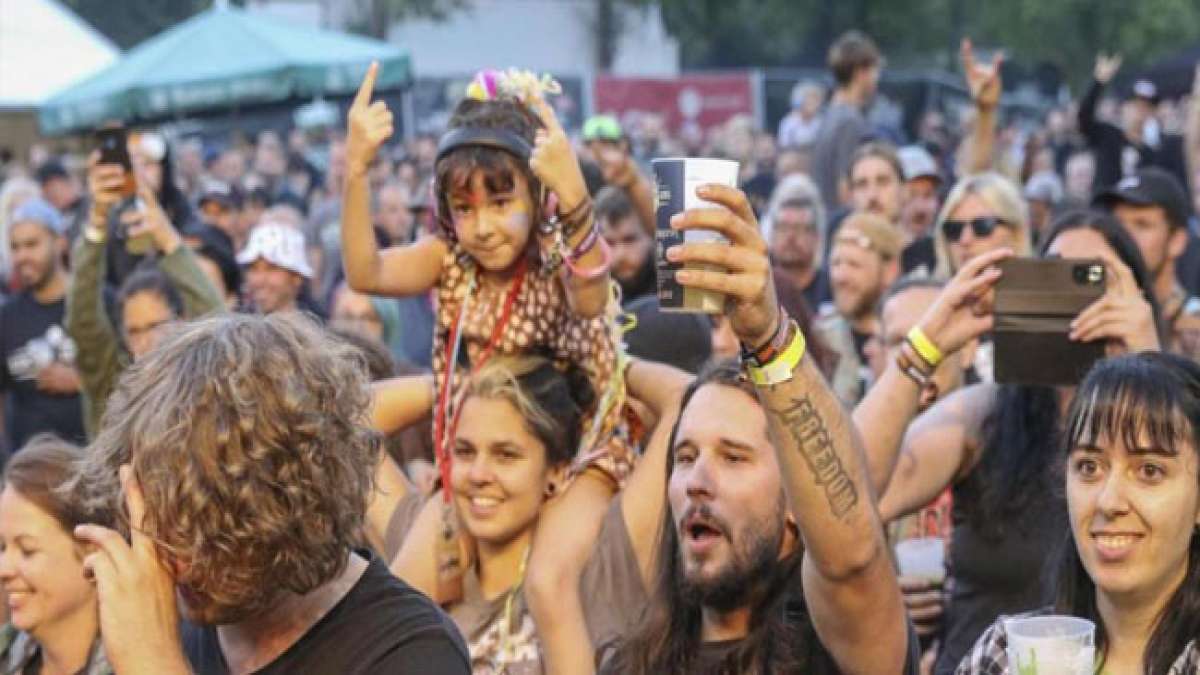 Erleben Sie das Kultfestival für Metal-, Hardcore- und Punk-Liebhaber: Das Sticky Fingers Festival in Franken! Erleben Sie das Kultfestival für Metal-, Hardcore- und Punk-Liebhaber: Das Sticky Fingers Festival in Franken!
