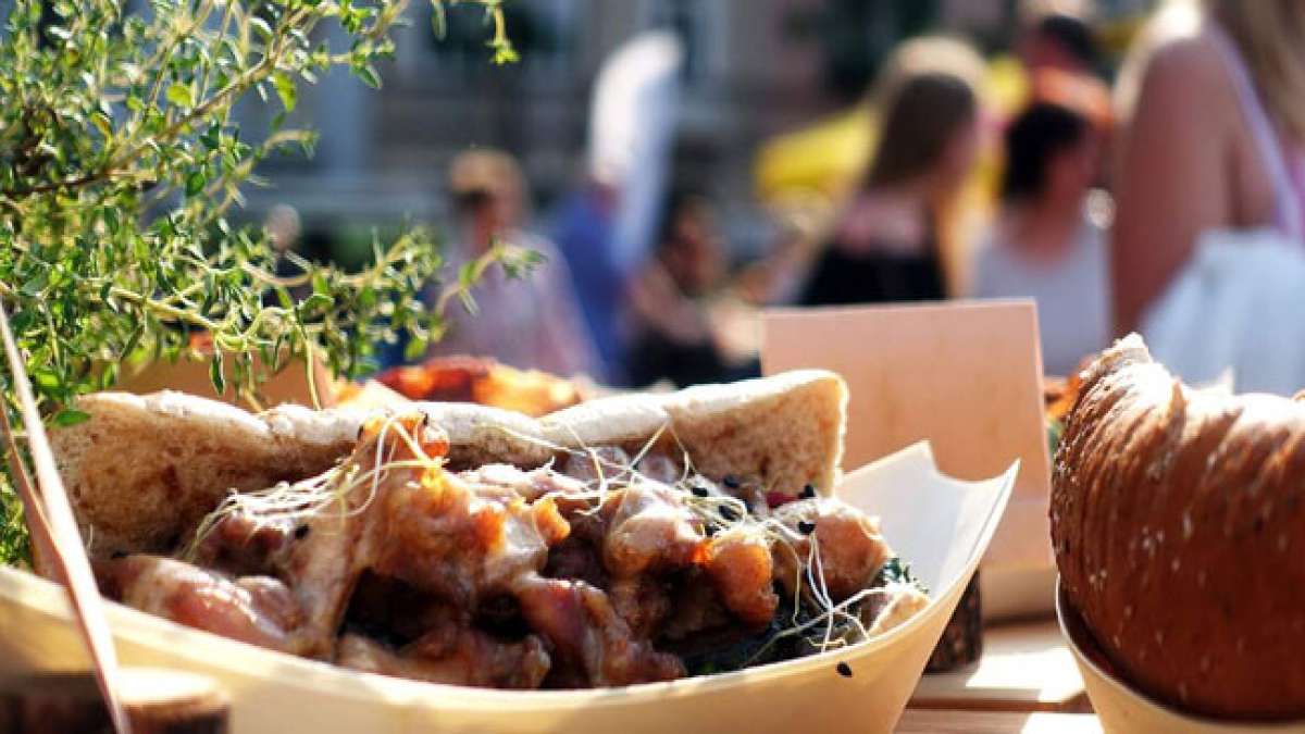 Genießen Sie regionale und internationale Köstlichkeiten von Food Trucks, Küchenchefs und Hobby-Köchen - ein Fest für alle Sinne!