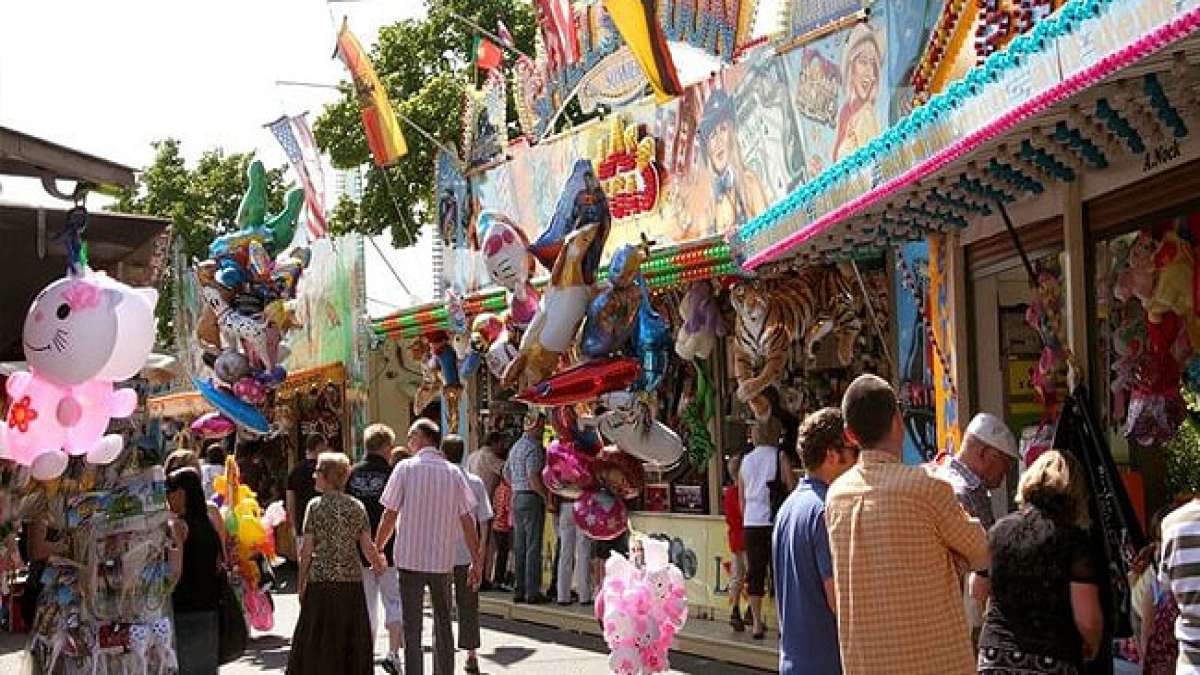 Feiern Sie mit Einwohnern aus der gesamten Region und genießen Sie eine traditionelle Kirmesatmosphäre in Eppelborn! Feiern Sie mit Einwohnern aus der gesamten Region und genießen Sie eine traditionelle Kirmesatmosphäre in Eppelborn!