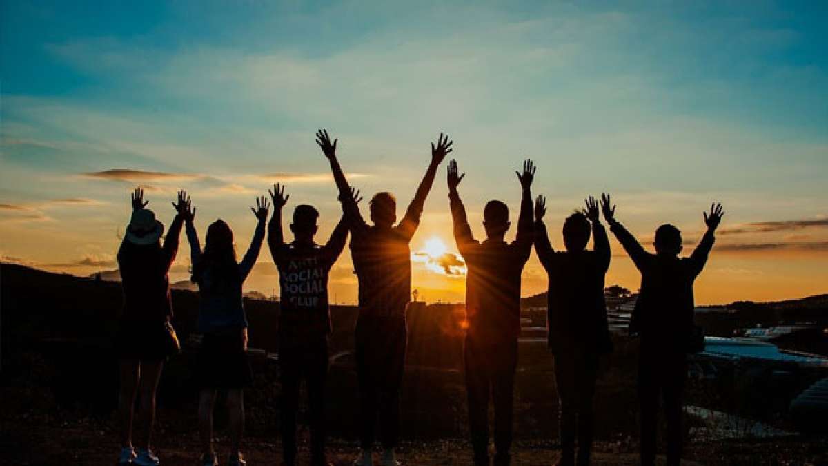 Tauchen Sie ein in eine Welt aus Musik, kulinarischen Genüssen und nostalgischem Flair – ein Fest für die ganze Familie! Tauchen Sie ein in eine Welt aus Musik, kulinarischen Genüssen und nostalgischem Flair – ein Fest für die ganze Familie!