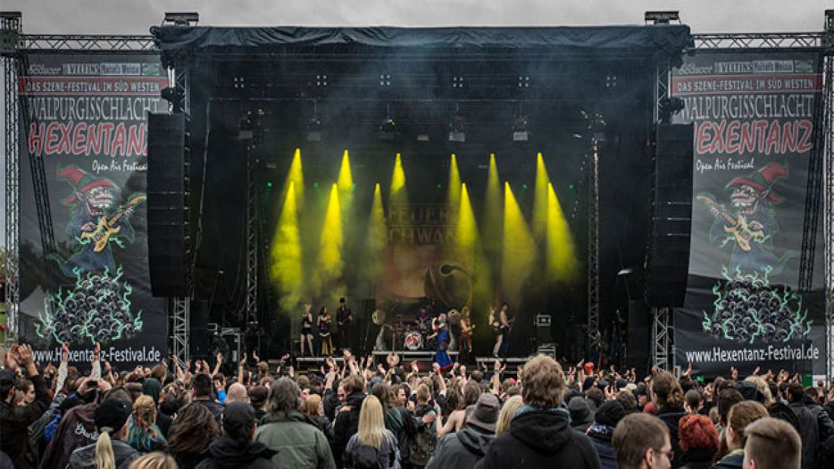 Genießen Sie erstklassige Bands, eine familiäre Atmosphäre und einen Mittelaltermarkt – ein Festival, das begeistert! Genießen Sie erstklassige Bands, eine familiäre Atmosphäre und einen Mittelaltermarkt – ein Festival, das begeistert!