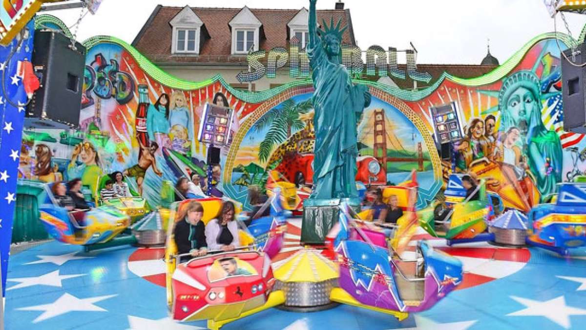 Erleben Sie Fahrgeschäfte, Stände und Unterhaltung für die ganze Familie. Ein Fest voller Spaß und Gemeinschaft!