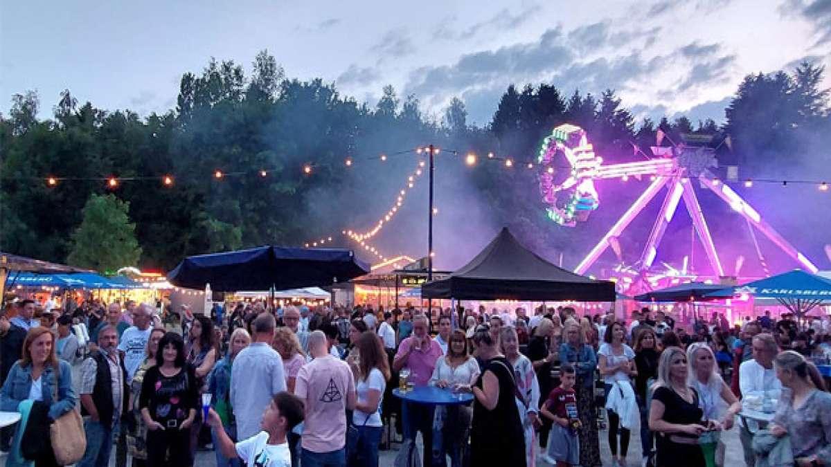 Das Fest bietet ein attraktives Programm für die ganze Familie und kulinarische Genüsse entlang des Ufers. Das Fest bietet ein attraktives Programm für die ganze Familie und kulinarische Genüsse entlang des Ufers.