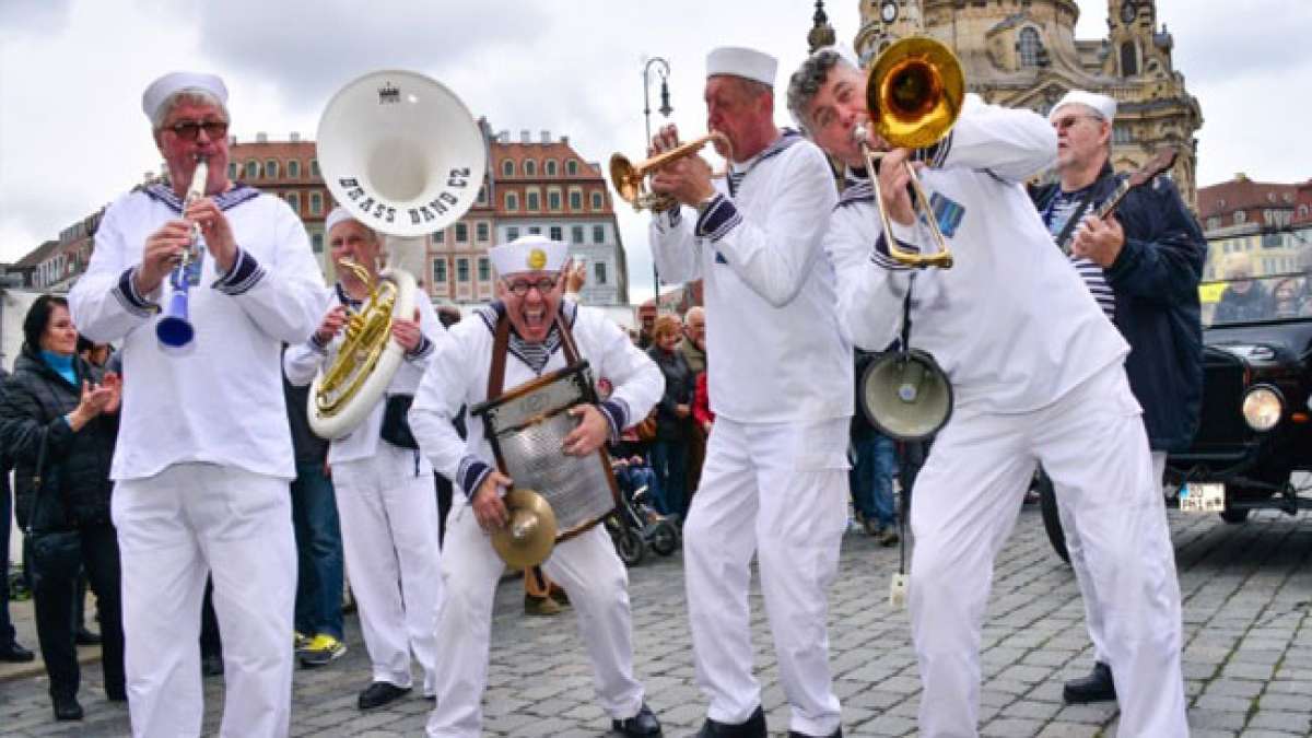 Genießen Sie kostenfreie Programmpunkte und die mitreißende Atmosphäre der "Hauptstadt des Dixieland", Dresden. Genießen Sie kostenfreie Programmpunkte und die mitreißende Atmosphäre der "Hauptstadt des Dixieland", Dresden.
