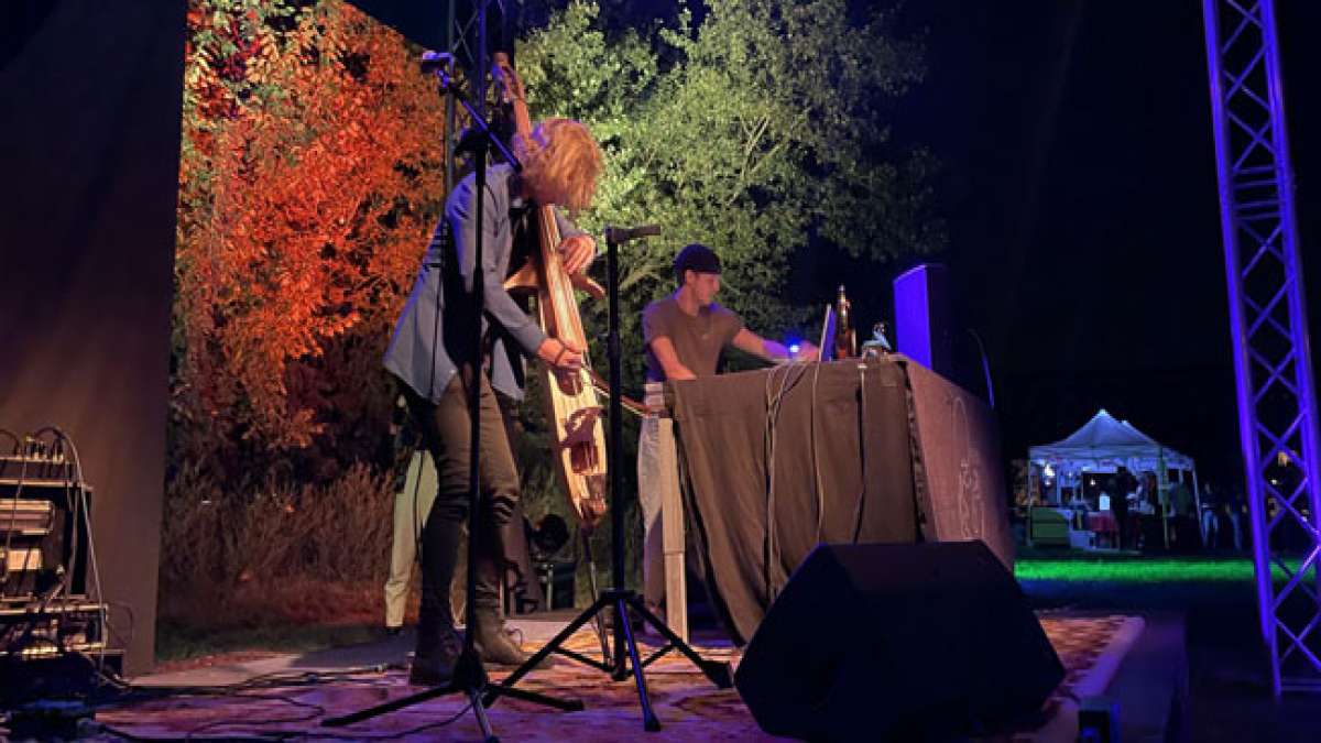 Das Festival an der historischen Hubbrücke verspricht drei Tage voller unvergesslicher Erlebnisse und mitreißender Musik! Das Festival an der historischen Hubbrücke verspricht drei Tage voller unvergesslicher Erlebnisse und mitreißender Musik!