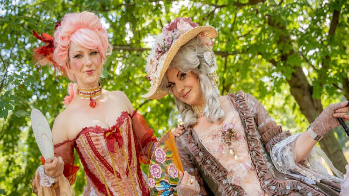 Erleben Sie barocke Spiele, Kostüme, Kunst und Musik für die ganze Familie – ein rauschendes Fest voller Geschichte und Genuss! Erleben Sie barocke Spiele, Kostüme, Kunst und Musik für die ganze Familie – ein rauschendes Fest voller Geschichte und Genuss!