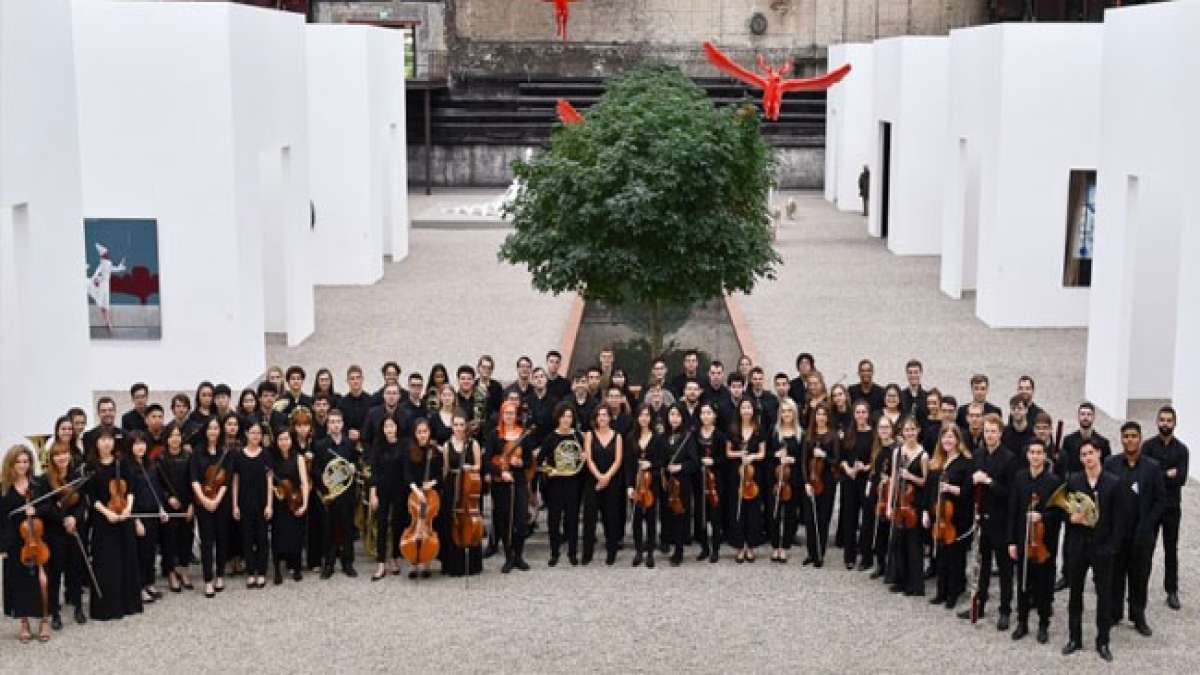 Erleben Sie hochkarätige Musik in den Sommermonaten an verschiedenen Spielorten in Schleswig-Holstein, Niedersachsen, Hamburg und Dänemark!
