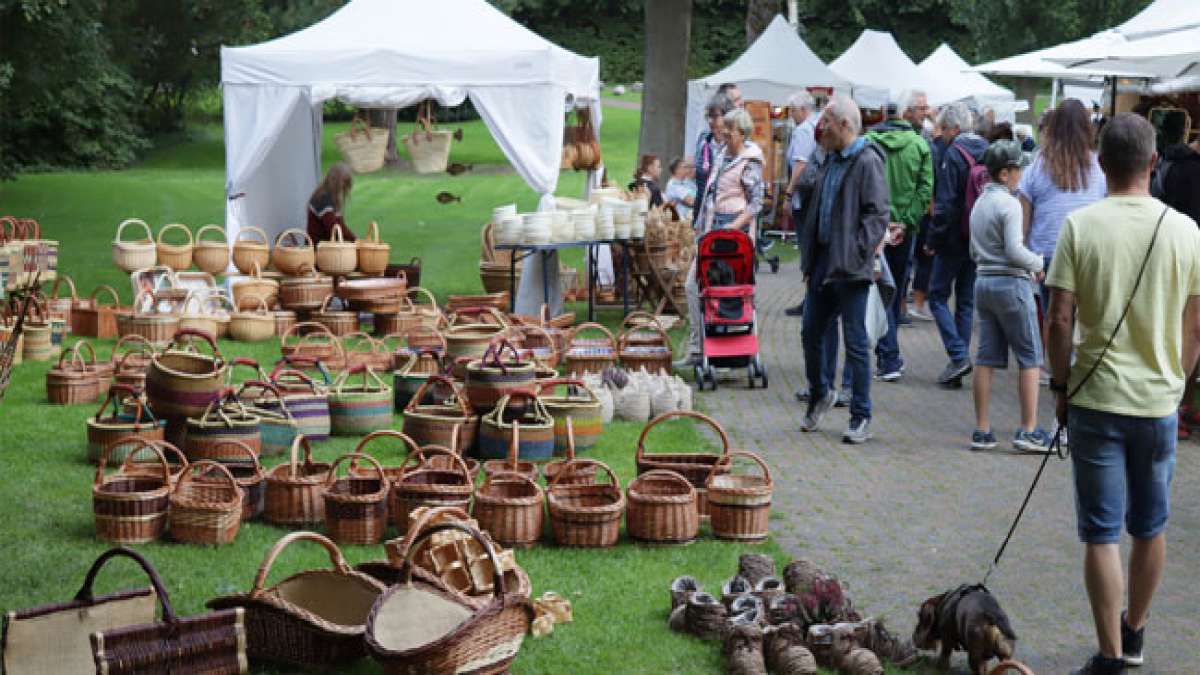 Entdecken Sie handgefertigte Schätze und unterstützen Sie die lokale Künstlerszene bei diesem inspirierenden Markt in Grömitz.