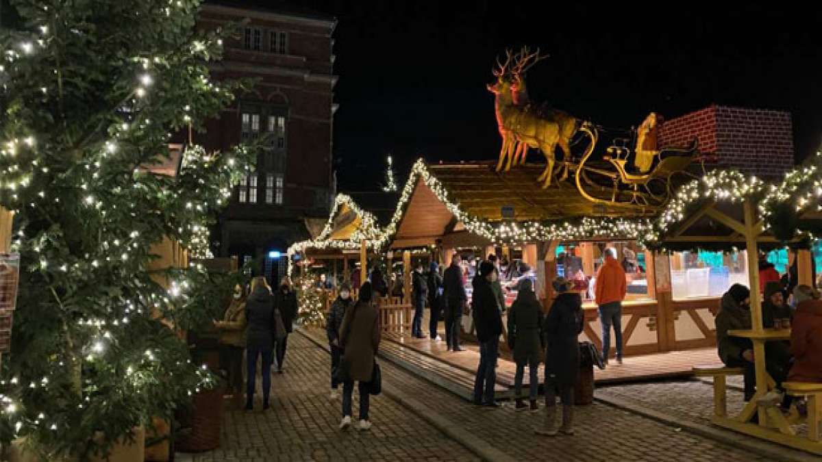 Genießen Sie die weihnachtliche Atmosphäre auf dem Rathausplatz, einem der größten und beliebtesten Weihnachtsmärkte Norddeutschlands! Genießen Sie die weihnachtliche Atmosphäre auf dem Rathausplatz, einem der größten und beliebtesten Weihnachtsmärkte Norddeutschlands!
