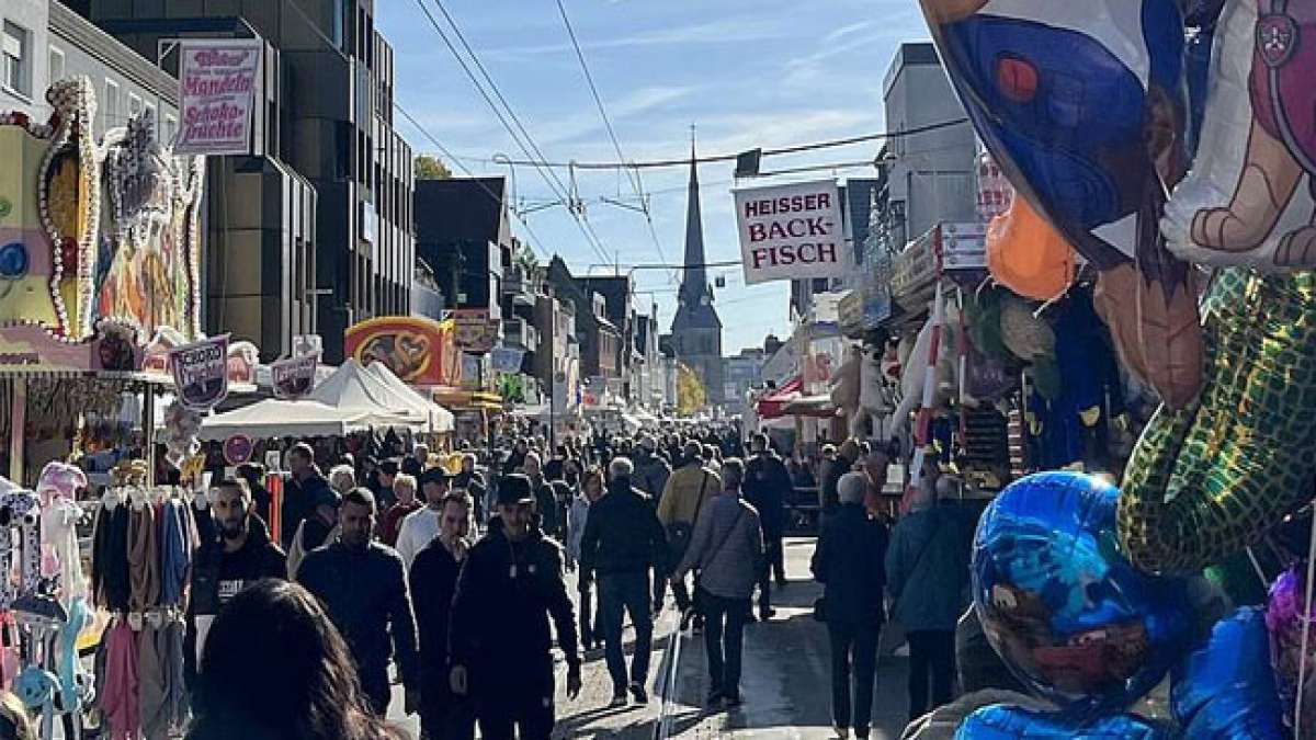 Highlight ist der große Flohmarkt am Wochenende und die Verlosung der Glückstaler-Preise am Sonntagnachmittag.