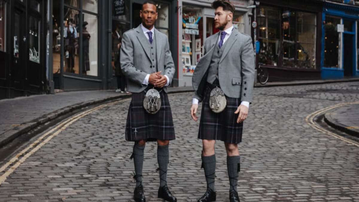 Entdecken Sie die reiche Geschichte des Tartans, von der Erklärung von Arbroath bis zu Paraden und Veranstaltungen weltweit. Entdecken Sie die reiche Geschichte des Tartans, von der Erklärung von Arbroath bis zu Paraden und Veranstaltungen weltweit.