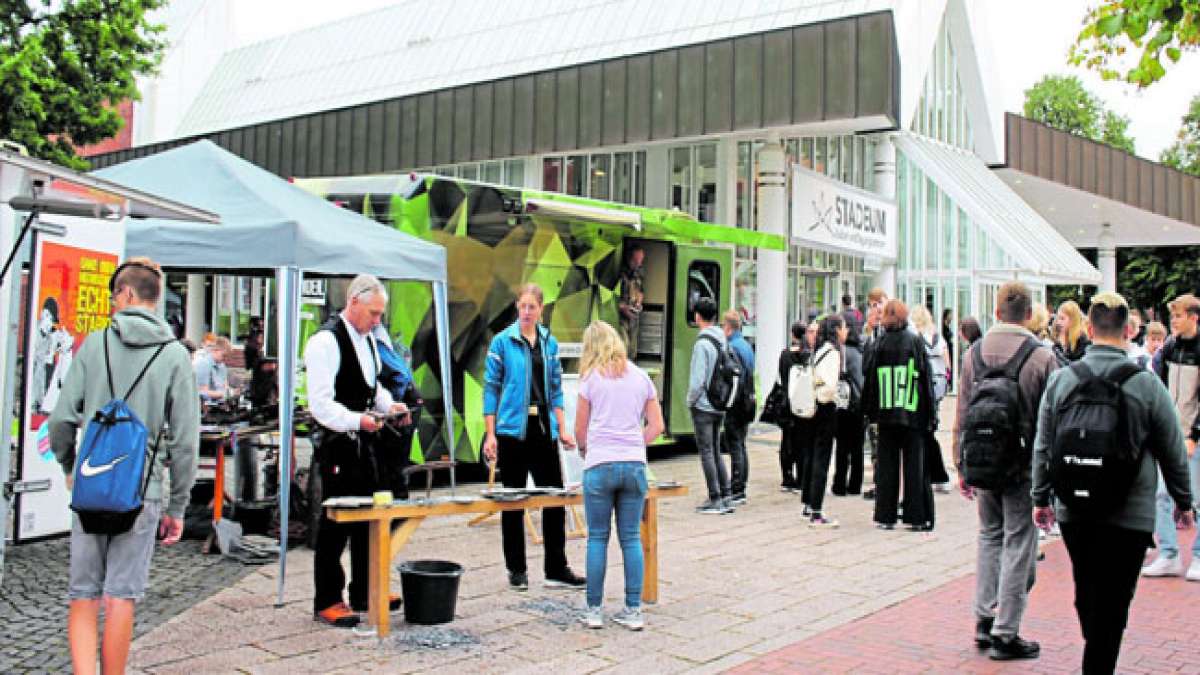 Diese jährliche Veranstaltung ist eine ideale Gelegenheit für Schüler und Eltern, sich umfassend über berufliche Perspektiven und Bildungswege zu informieren.