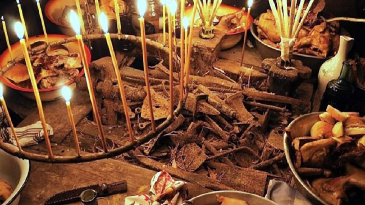 Der 14. Januar wird auch als Azhyrnykhua gefeiert, ein heidnischer "Schmiedefeiertag", der die Erschaffung oder Erneuerung der Welt symbolisiert, und ist im abchasischen Kalender ein offizieller Ruhetag.