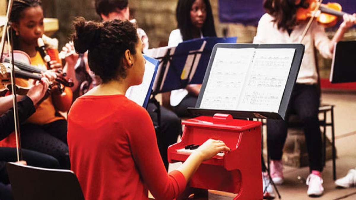 Taucht ein in die Welt der Neuen Musik und erlebt spannende Künstler:innen und Ensembles aus Spanien! Taucht ein in die Welt der Neuen Musik und erlebt spannende Künstler:innen und Ensembles aus Spanien!