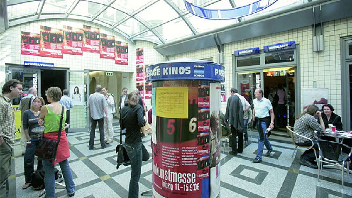 Erleben Sie fünf Tage voller Filmvorführungen, Seminare und Workshops an Orten wie dem Passage Kino und der Schauburg Leipzig.