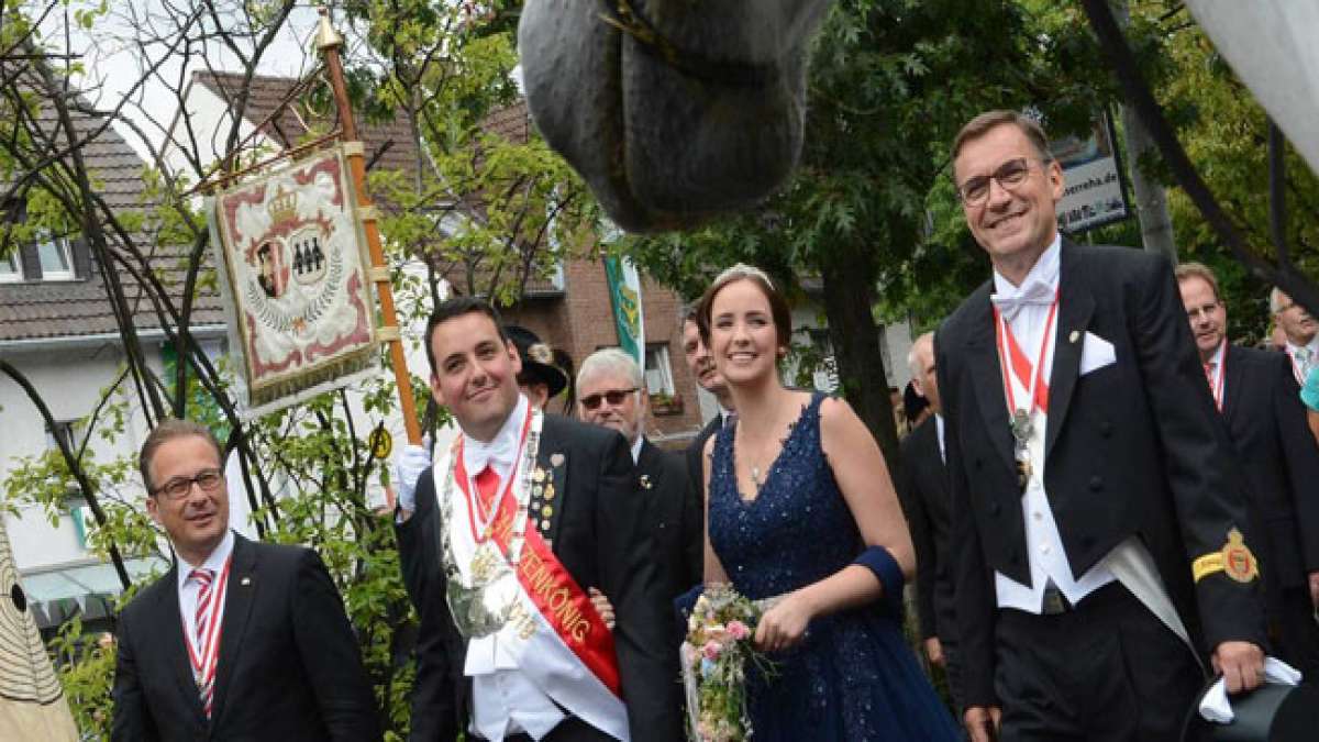 Historische Uniformen, das Königspaar mit Hofstaat und gesellige Feierlichkeiten in Festzelten machen dieses Event zu einem unvergesslichen Erlebnis.