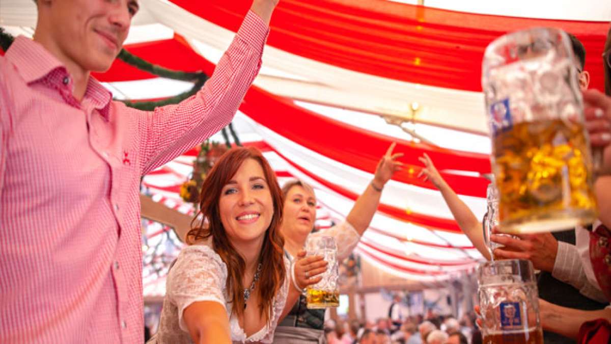 Genießen Sie Nervenkitzel, Spaß und romantische Ausblicke auf das Festgelände!