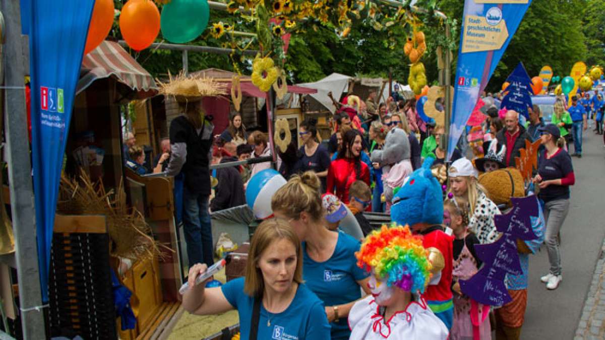 Dieses farbenfrohe Fest begeistert Einheimische und Gäste gleichermaßen.