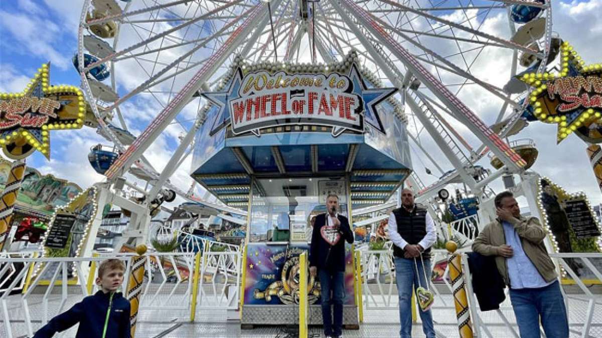 Erleben Sie Fahrgeschäfte, Leckereien und die historische Stadt Paderborn am Wochenende vor Allerheiligen. Erleben Sie Fahrgeschäfte, Leckereien und die historische Stadt Paderborn am Wochenende vor Allerheiligen.