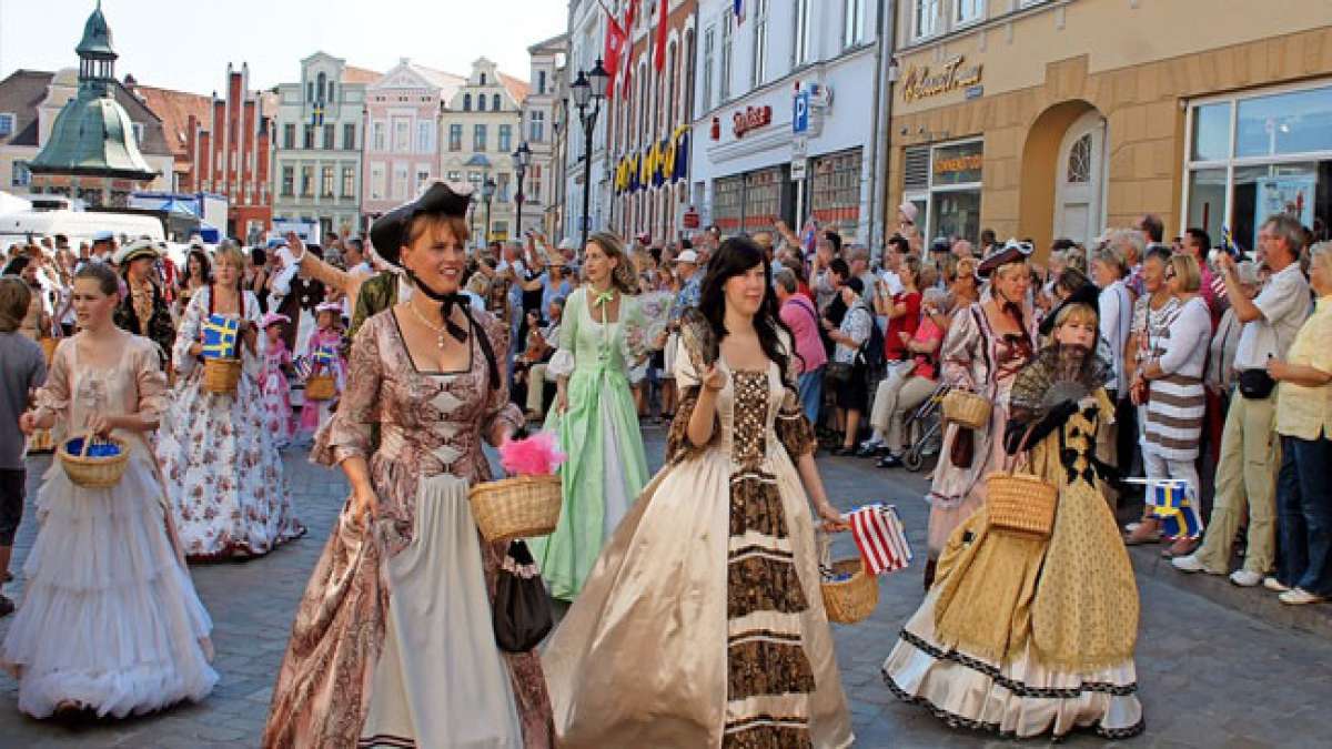 Erleben Sie den Schwedenweg-Umzug, Kubb-Turnier und das Kinderschwedenfest in Wismar!