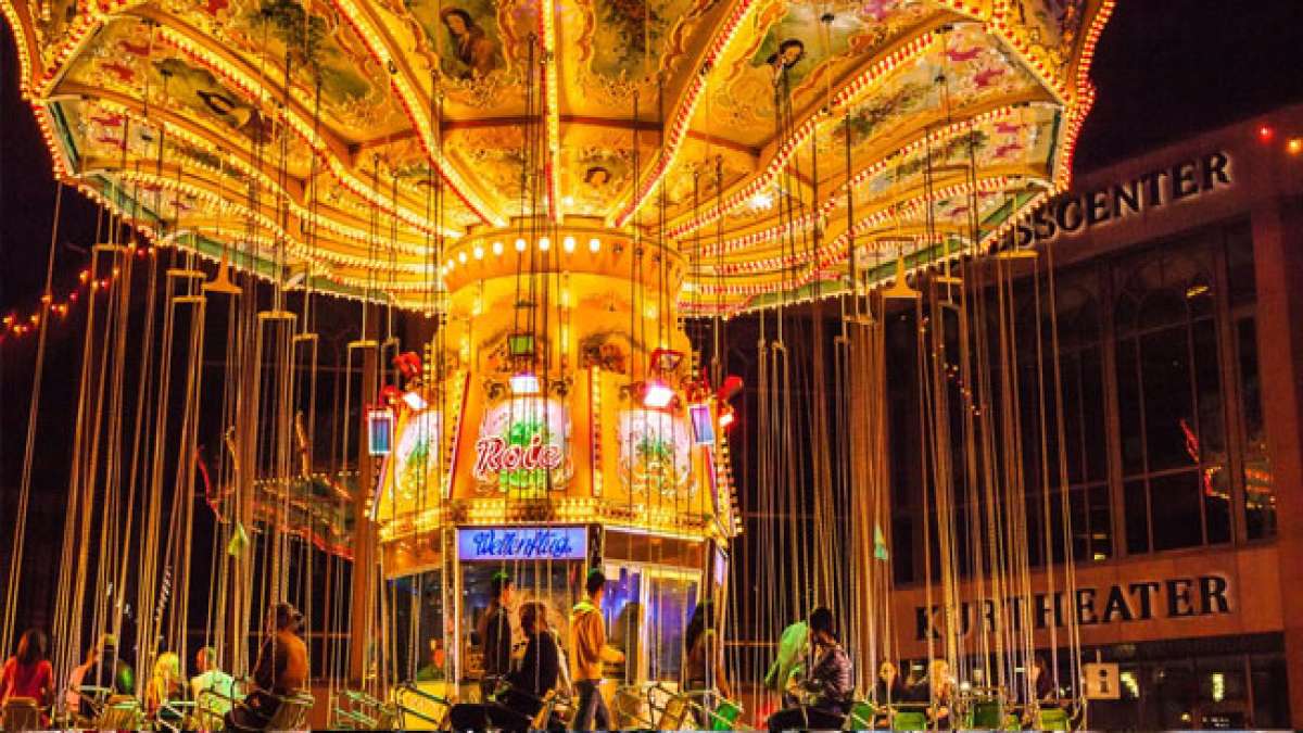Mit Live-Musik, Festzügen und vielfältigen Buden bietet das Ende August/Anfang September stattfindende Event Unterhaltung für die ganze Familie. Mit Live-Musik, Festzügen und vielfältigen Buden bietet das Ende August/Anfang September stattfindende Event Unterhaltung für die ganze Familie.