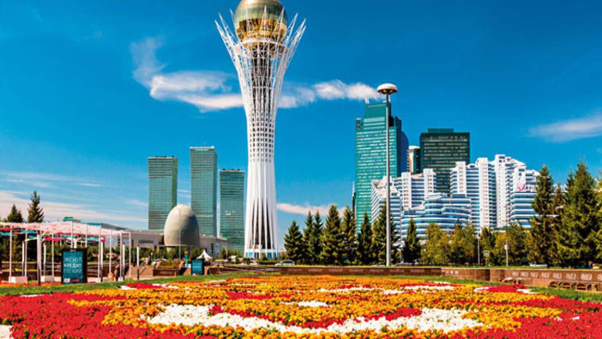 Feiern Sie den Hauptstadttag in Astana, Kasachstan, am 6. Juli, einem historischen Datum, das die Verlegung der Hauptstadt von Almaty nach Astana markiert.